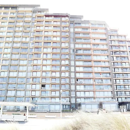 In Near The Beach, Cleaning Included 아파트